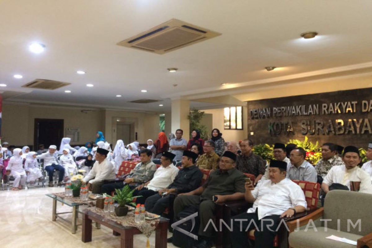 DPRD Surabaya Santuni 150 Anak Yatim Piatu