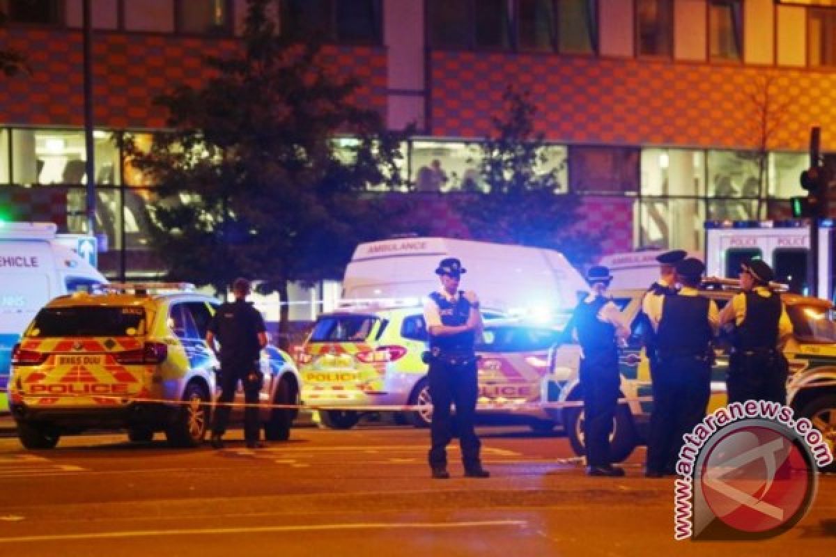 Update van tabrak jemaah salat di London: satu orang tewas