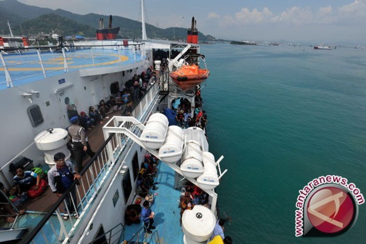 Penumpang kapal pelabuhan gunungsitoli menuju sibolga membludak