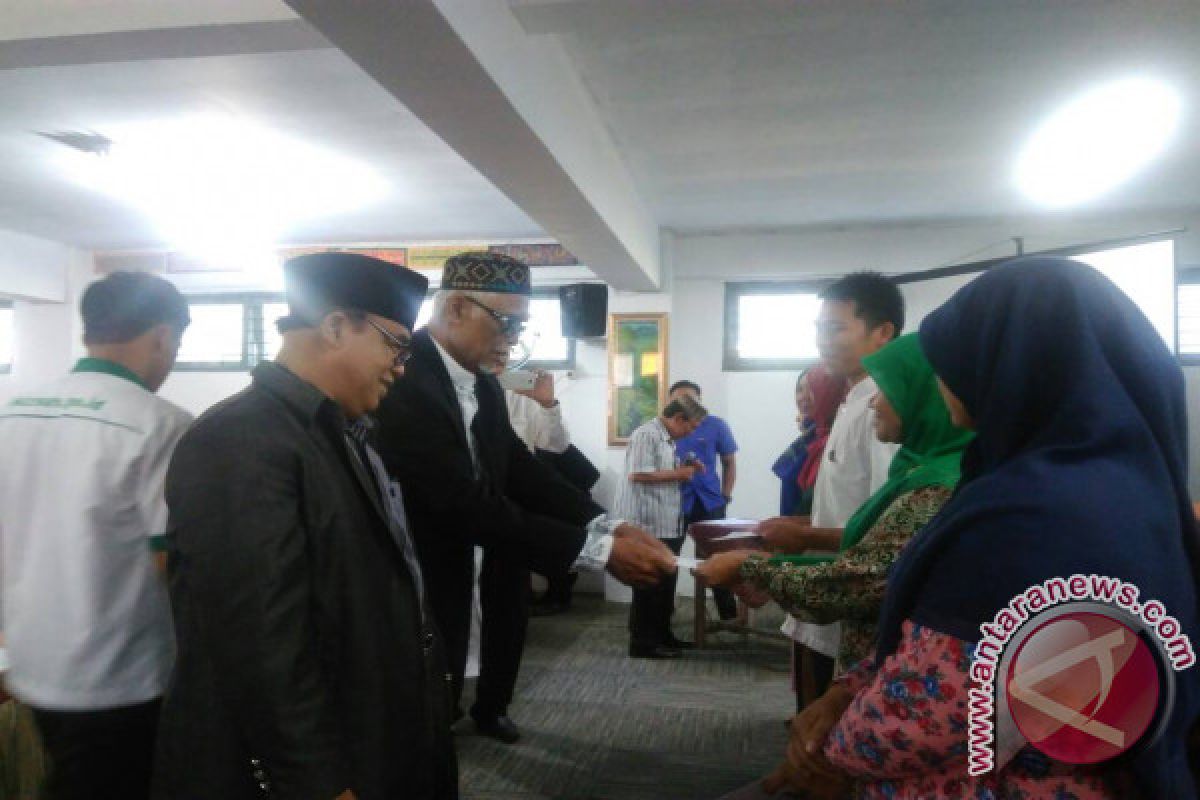 538 Pegawai Honor Terima Zakat "Bukittinggi Cerdas"