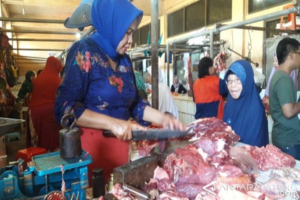 Pasokan lancar, harga hasil peternakan di Pekalongan stabil