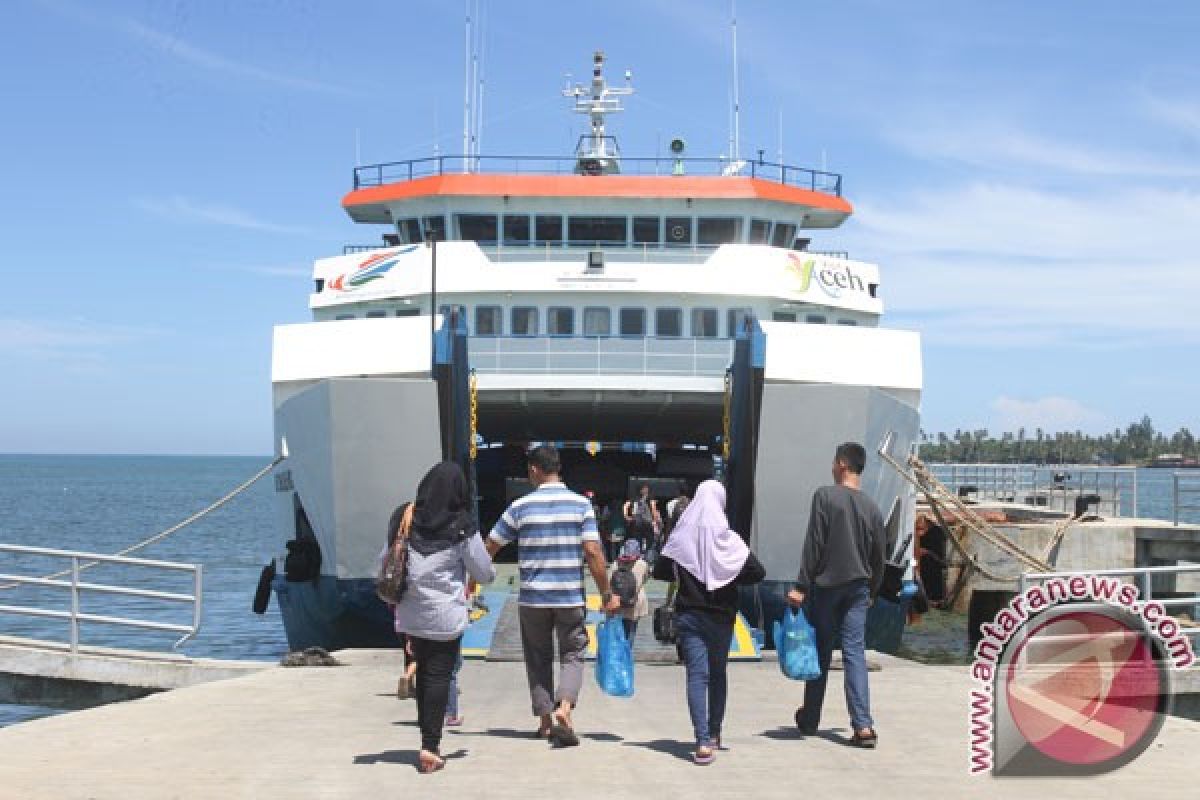 Cuaca buruk, penurunan penumpang KMP Teluk Sinabang dialihkan