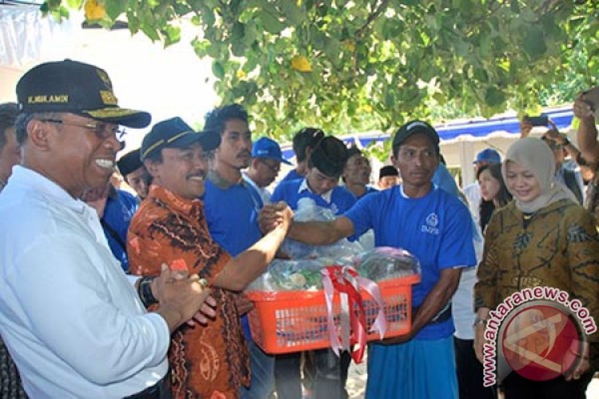 KKP Serahkan Bantuan Rp50 Miliar untuk Nelayan Lombok