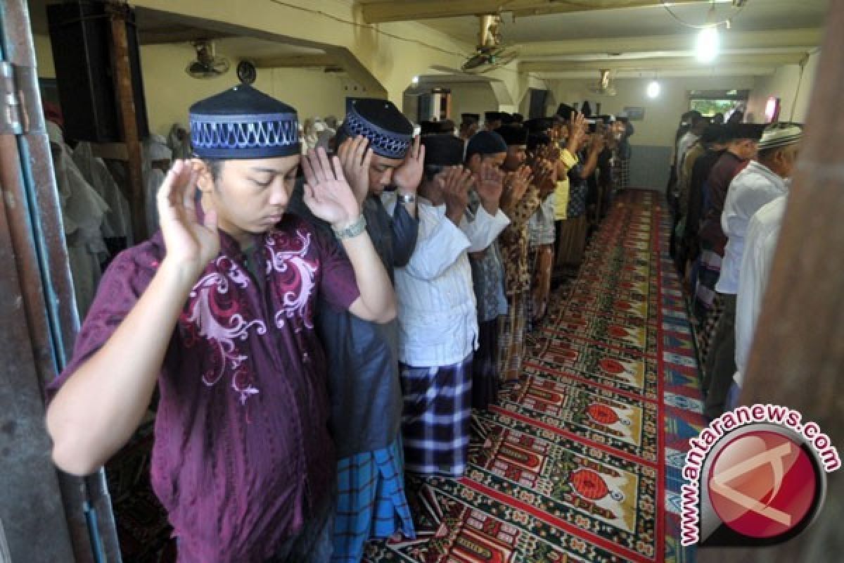 Jamaah Naqsabandiyah Sumbar laksanakan Shalat Ied hari ini