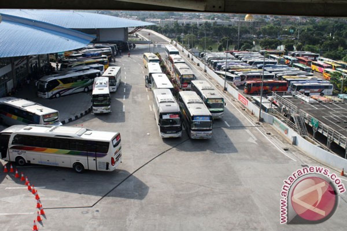 Arus balik penumpang bus Muara Teweh ramai