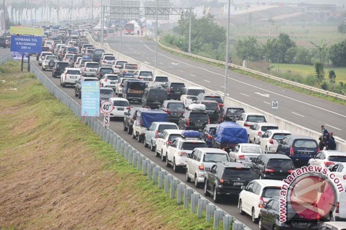 Arus lalu-lintas di tol Brebes bisa diurai