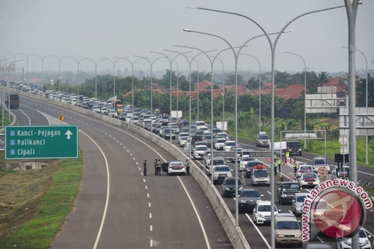 Tol Brebes-Semarang malam ditutup