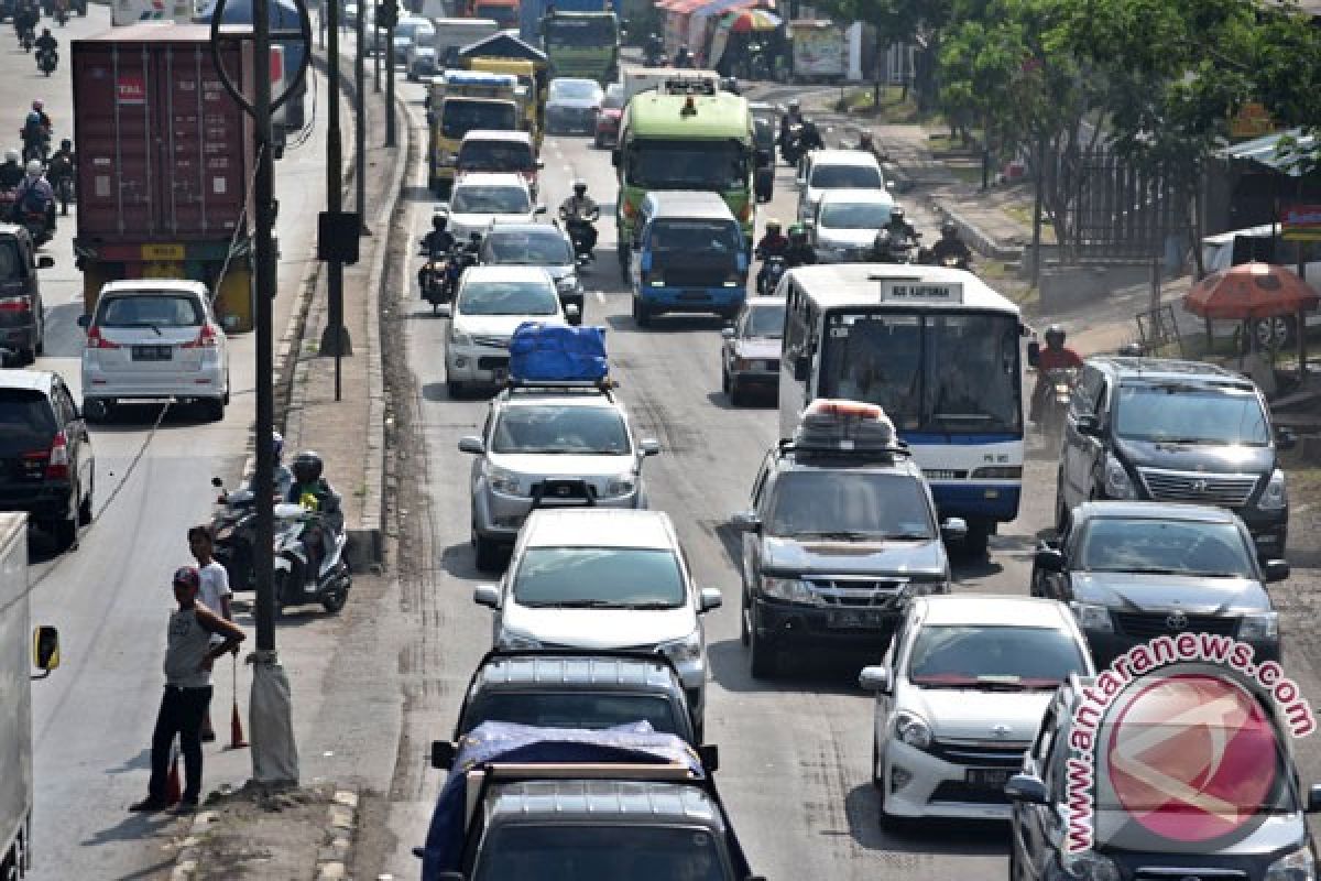 Arus mudik diperkirakan meningkat akhir pekan, jalanan rawan macet