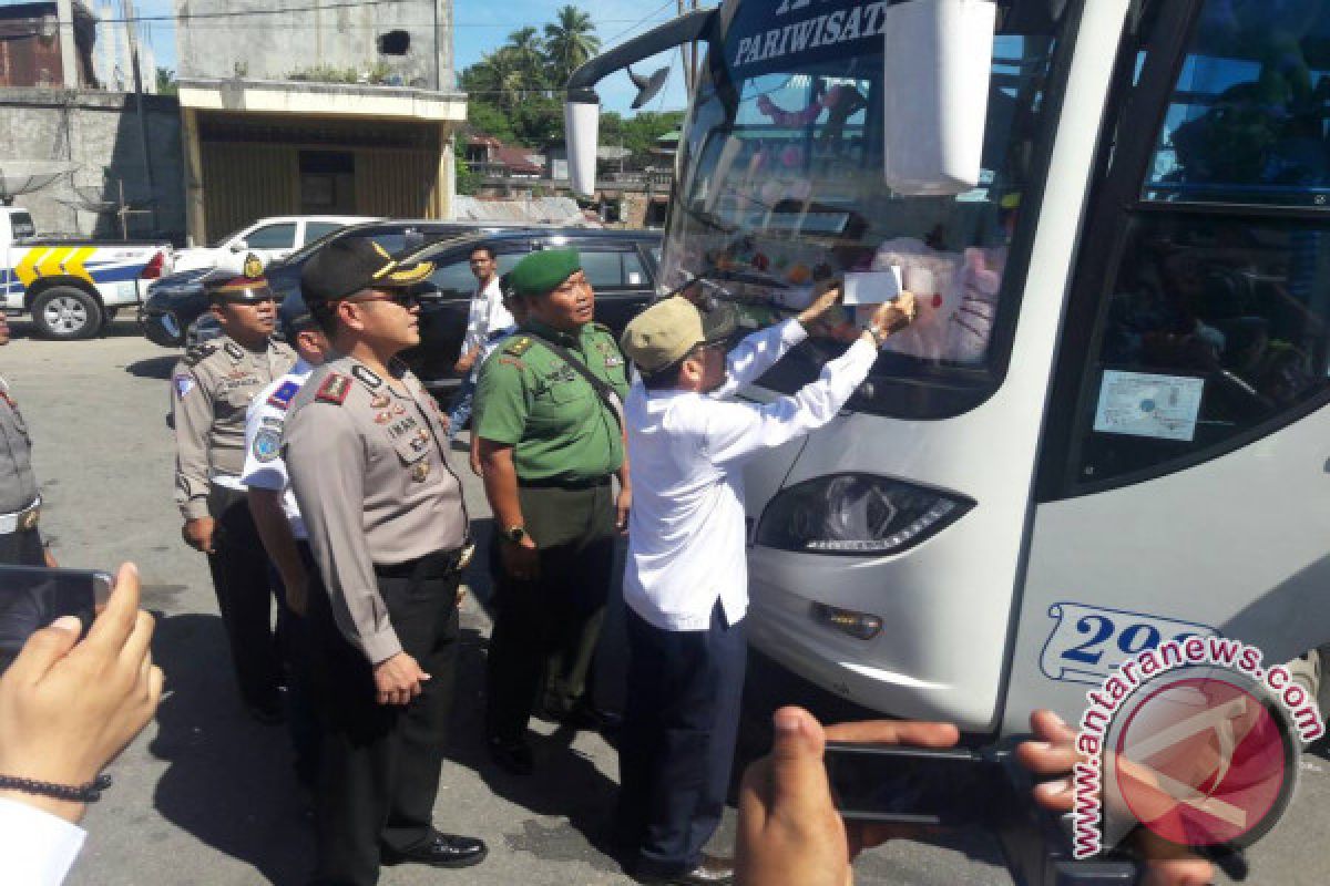  Bupati/wakil Bupati Nyalakan Lampu Tumbilotohe