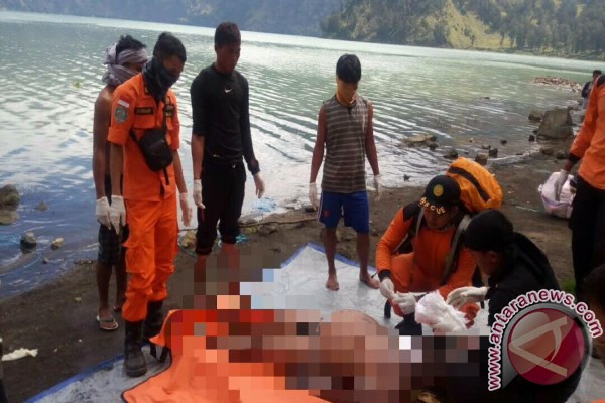 Tim SAR Evakuasi Jenazah Warga Bali dari Gunung Rinjani 