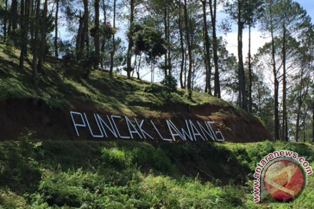 Pengunjung Keluhkan Mahalnya Tarif  Masuk Puncak Lawang Agam