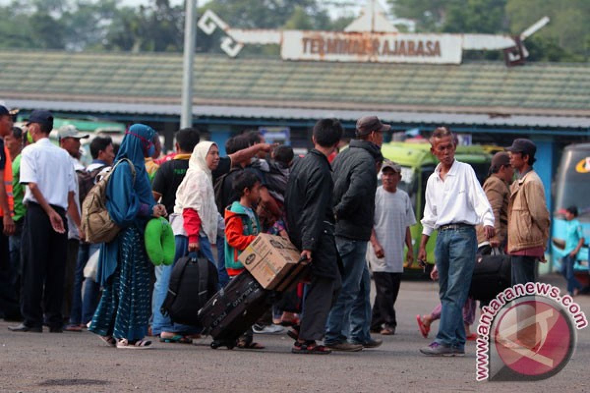 14.595 penumpang masuki terminal Rajabasa pada H-3 Lebaran