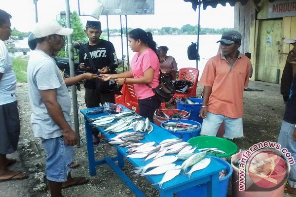 DKP Kota Tual Gelar Bazaar Ikan Murah