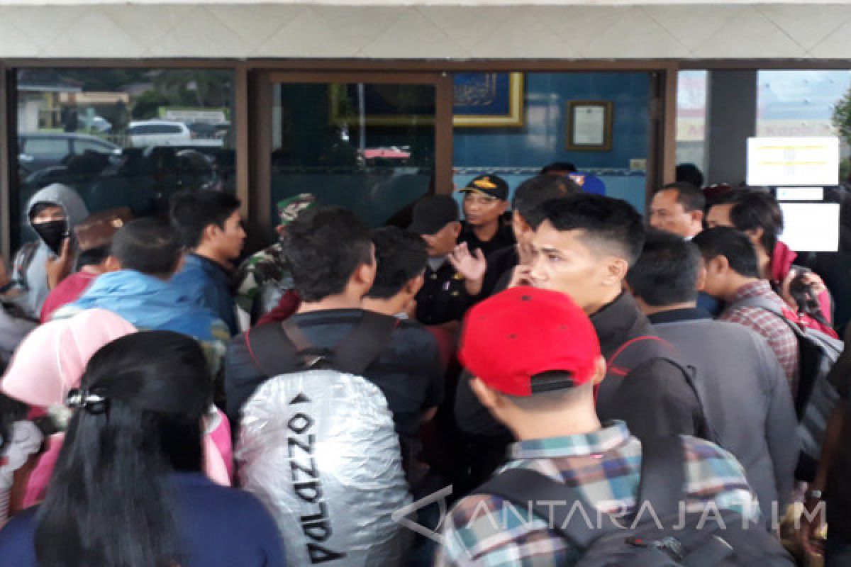 Pemberangkatan Kapal Mudik Gratis ke Kangean Tertunda