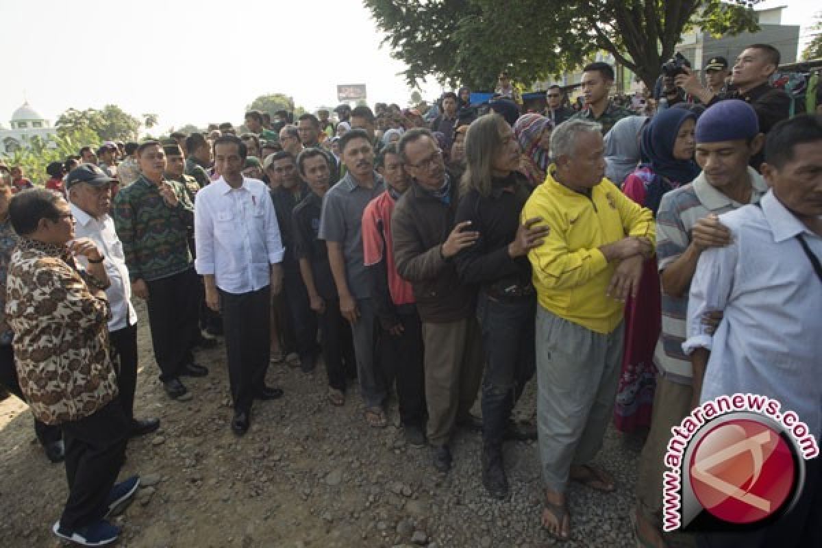 Presiden Jokowi Ikut Mengatur Pembagian Paket Sembako