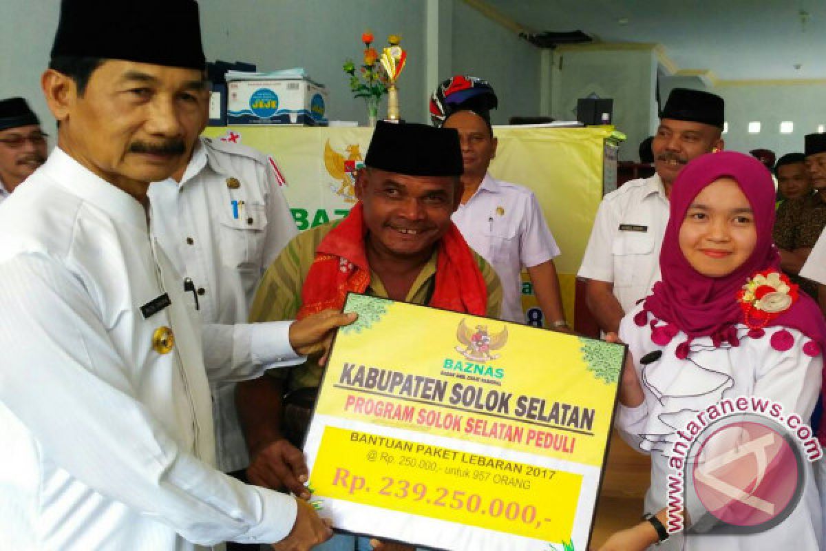 Baznas Salurkan Paket Lebaran untuk 1.139 Penerima