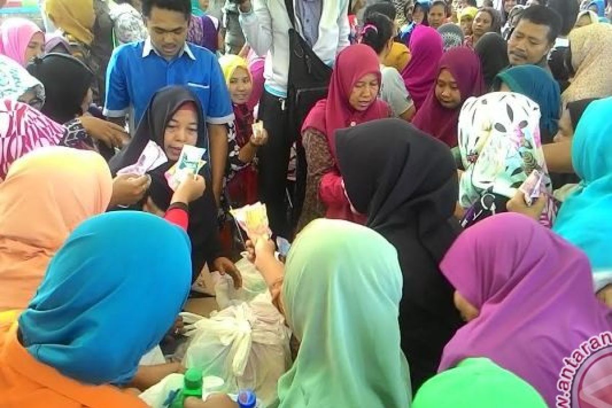 Masyarakat Aceh Barat serbu pasar murah