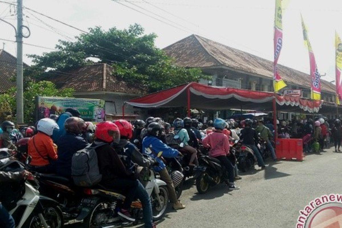 Antrean Pemudik Pelabuhan Gilimanuk Mulai Panjang