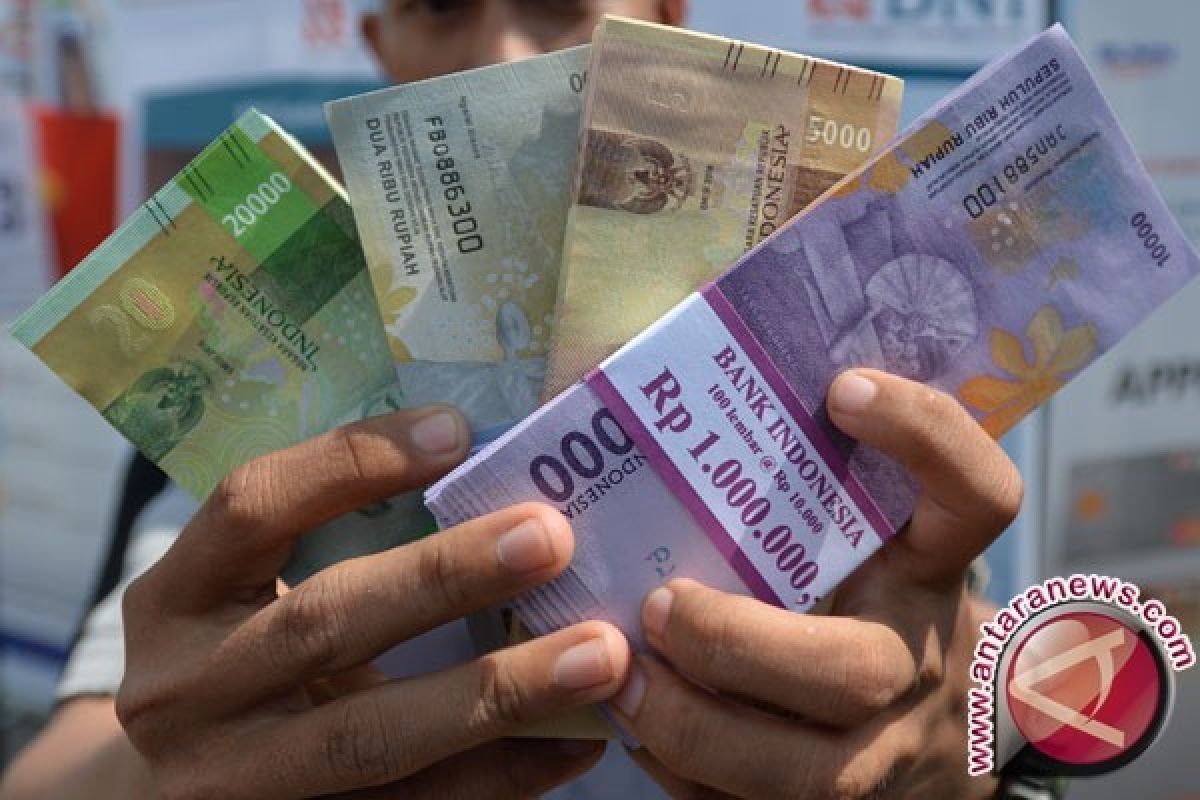 Rupiah bergerak ke posisi Rp13.295 per dolar AS