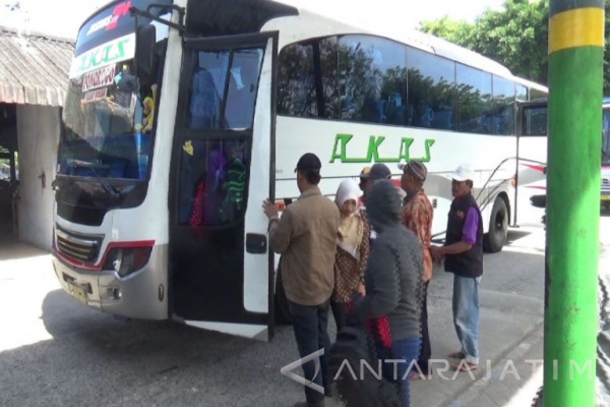 Jumlah Pemudik di Terminal Madiun Meningkat (Video)