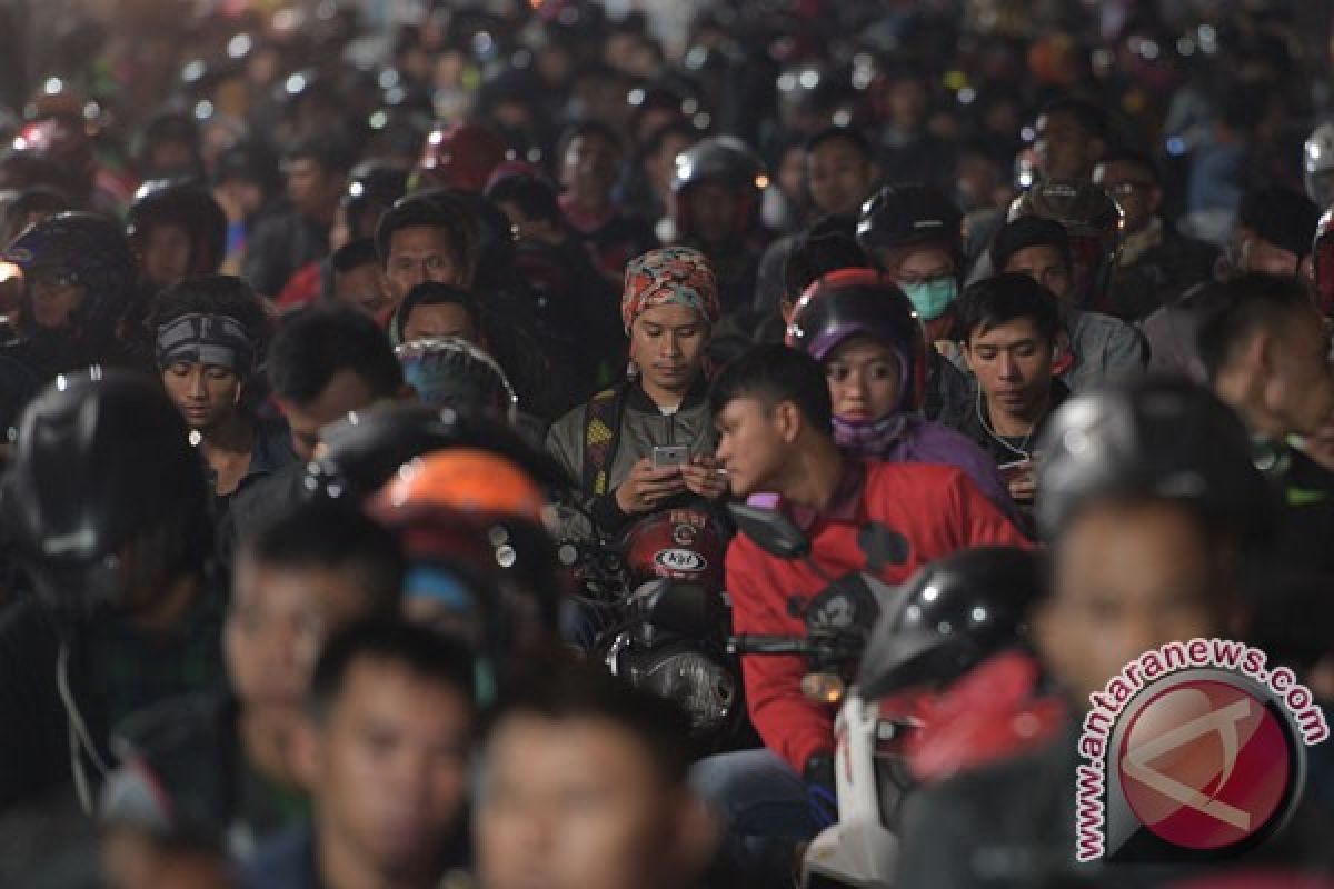 Lintas timur Bandarlampung mulai dipadati sepeda motor