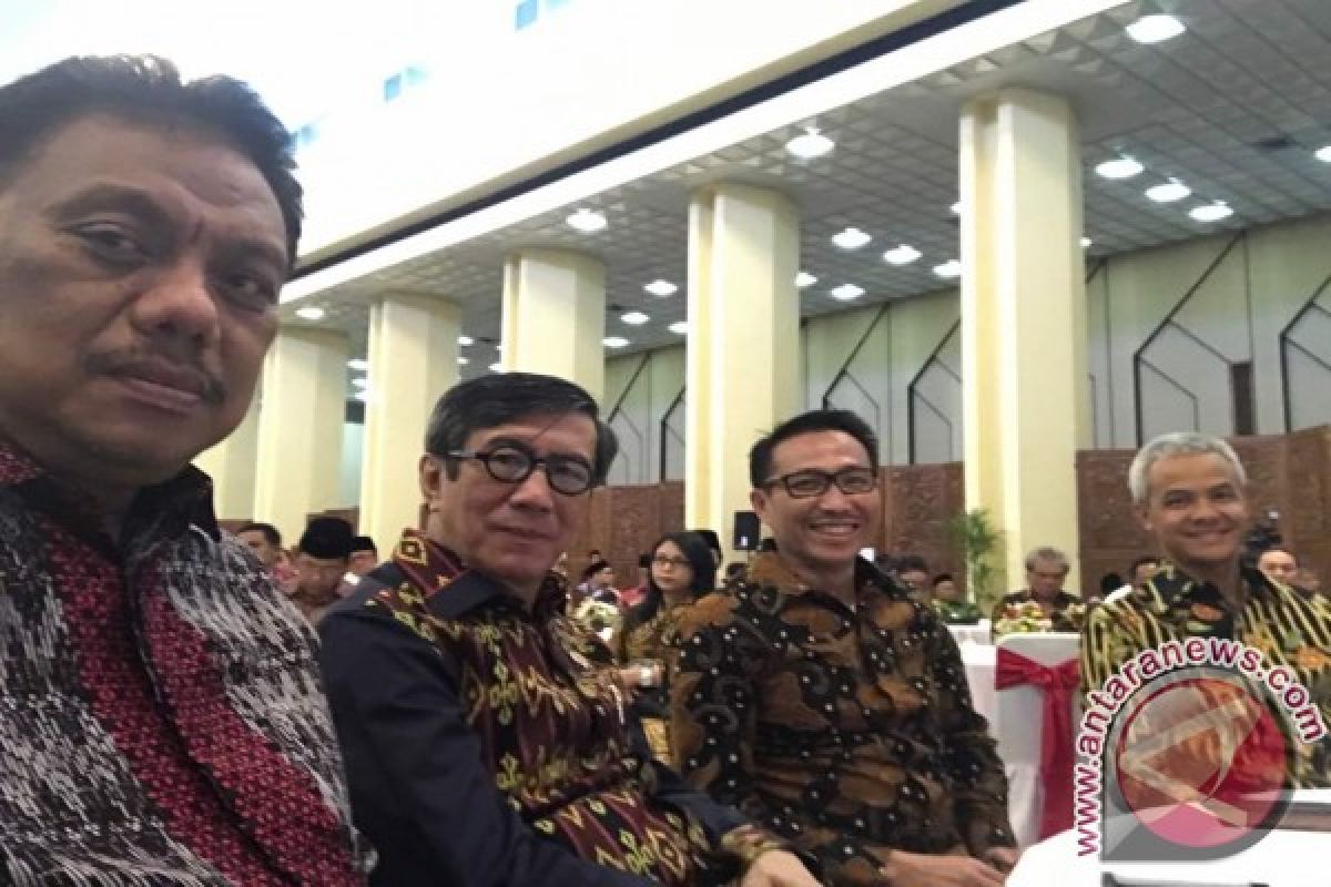 Gubernur Olly Hadiri Peringatan Haul Bung Karno