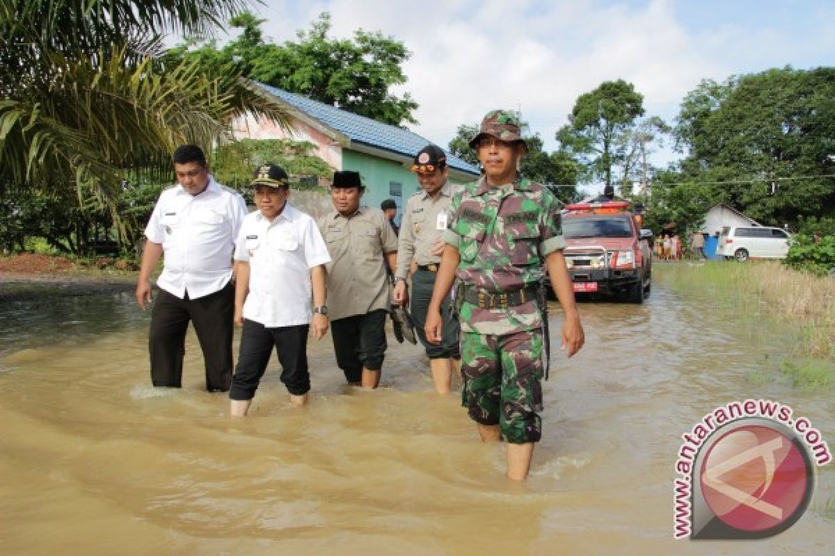 Wakil Bupati Tanah Bumbu Tinjau Korban Banjir