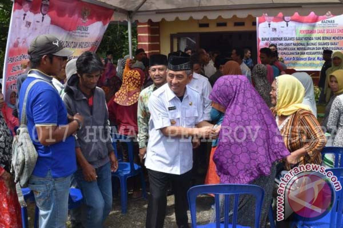 Baznas Sulbar Bagikan Zakat Paket Sembako 