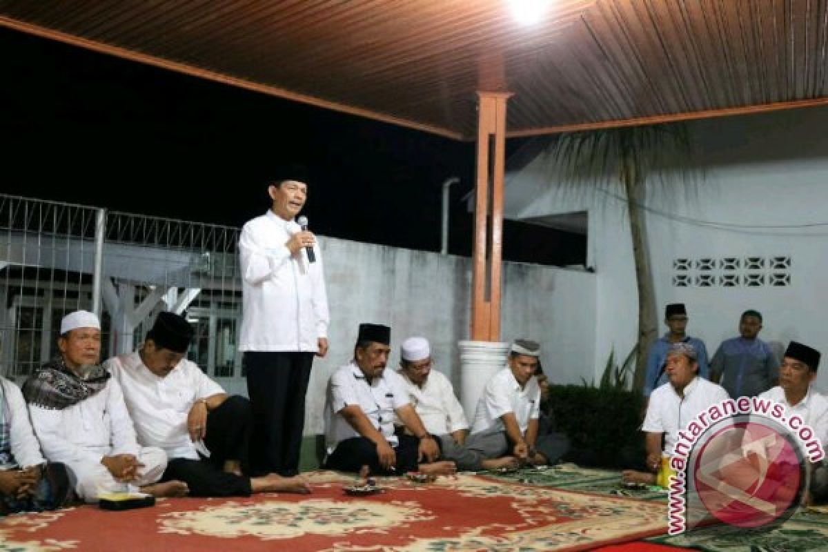 Khatam Al-Qur'an Diwarnai Penyerahan Bantuan