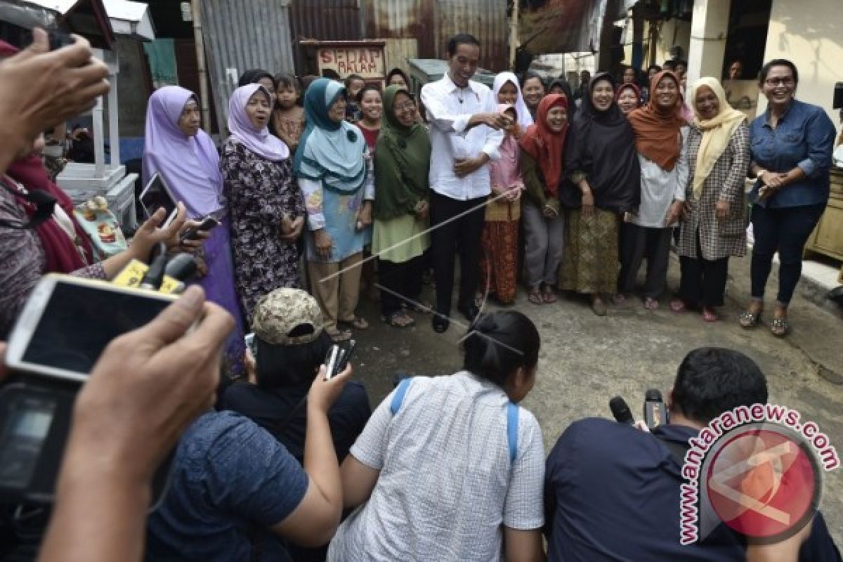 Presiden Jokowi Blusukan ke Pemukiman Padat Jakarta