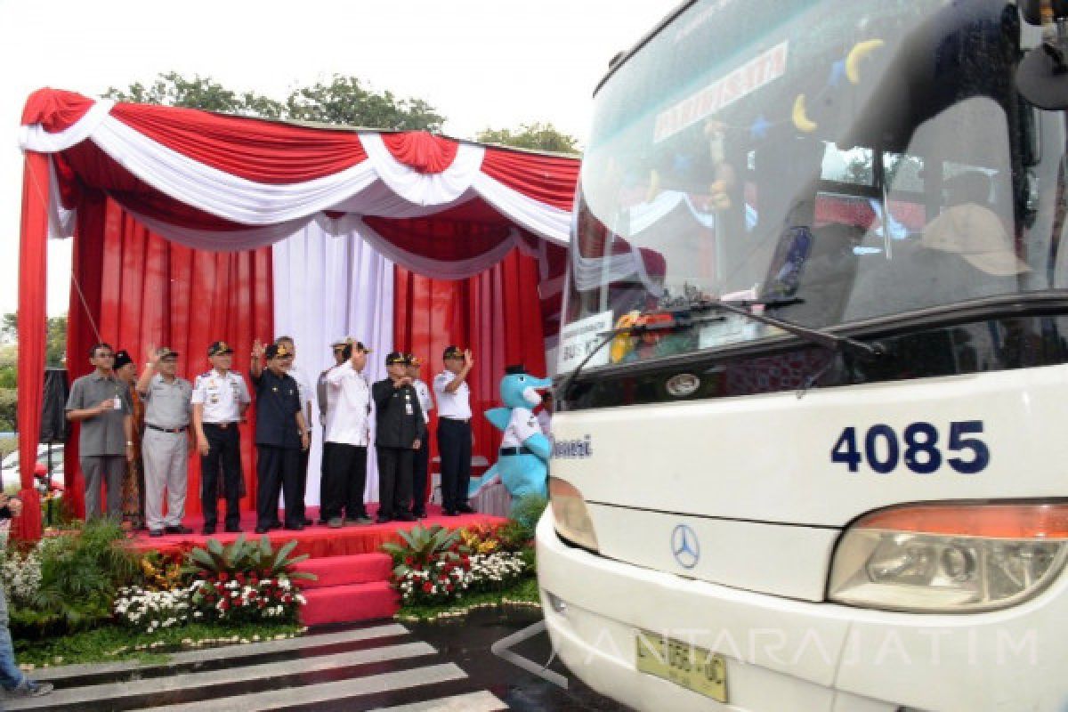 Gubernur Jatim Berangkatkan 4.455 Pemudik