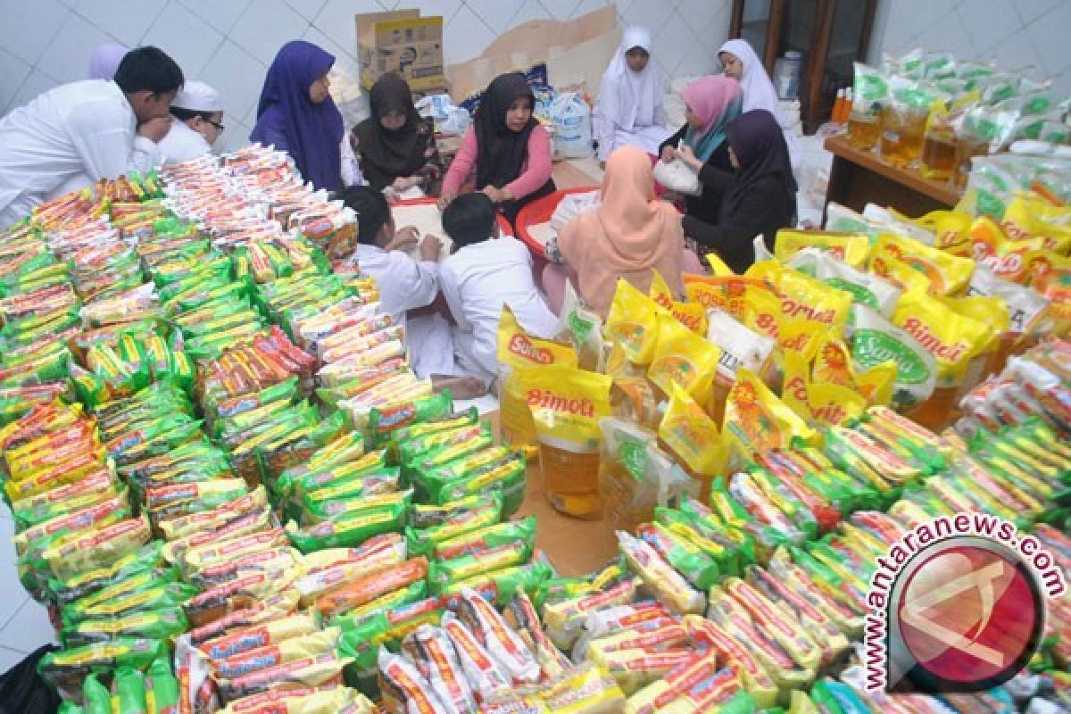 400 Dhuafa Di Baubau Terima Bantuan Sembako