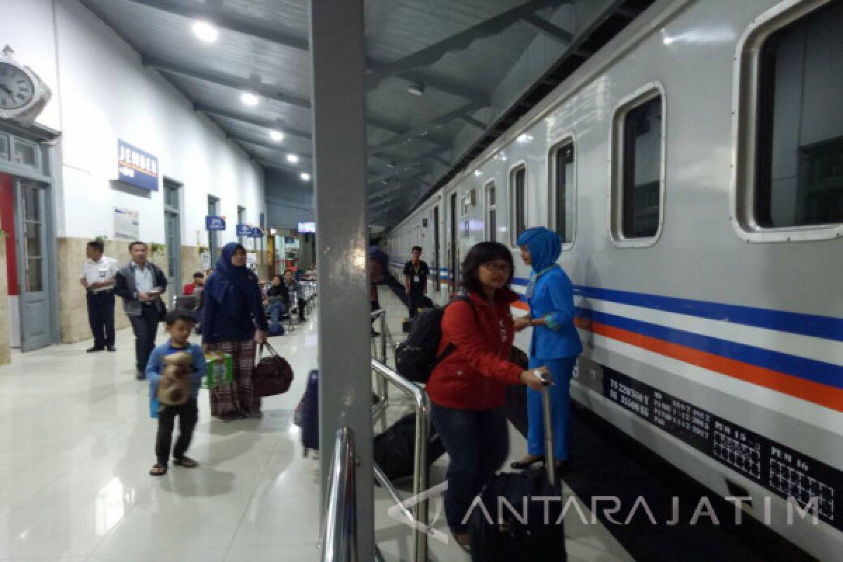 Stasiun Gubeng Dominasi Arus Balik Penumpang KA