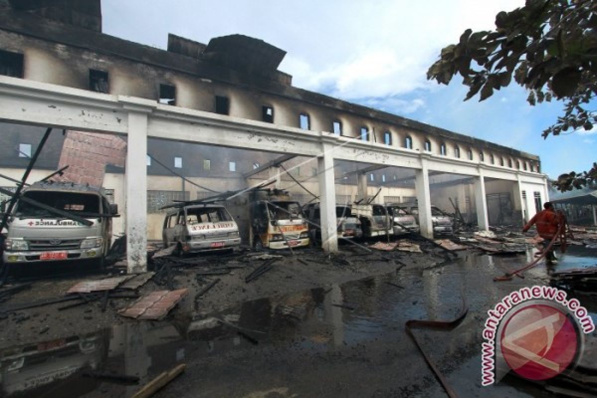 Tempat Parkir Rumah Sakit Aloe Saboe Terbakar 