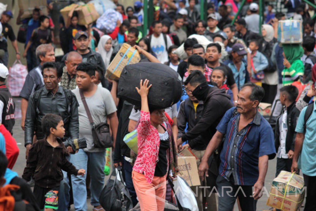 8.391 Pemudik Tiba di Pelabuhan Tanjung Perak 