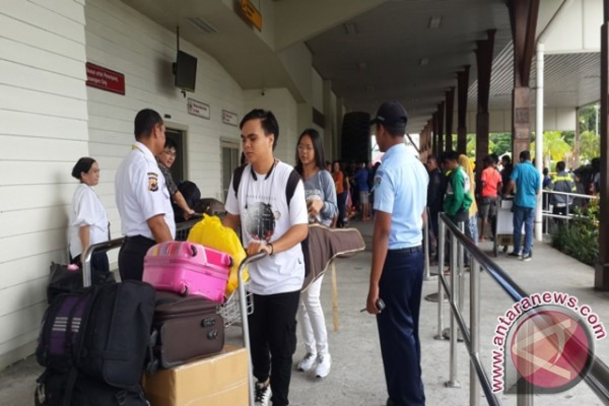 Penerbangan dari Timika padat penumpang mudik Lebaran