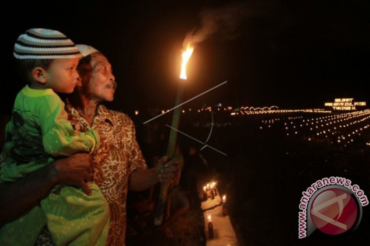 Warga Gorontalo Rayakan Tradisi 