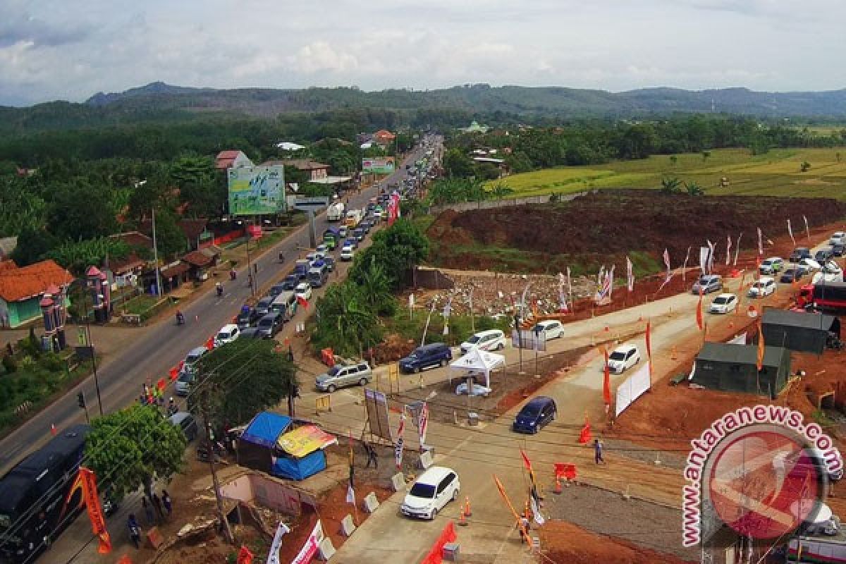 Tol Gringsing-Brebes dibuka untuk arus balik pagi ini