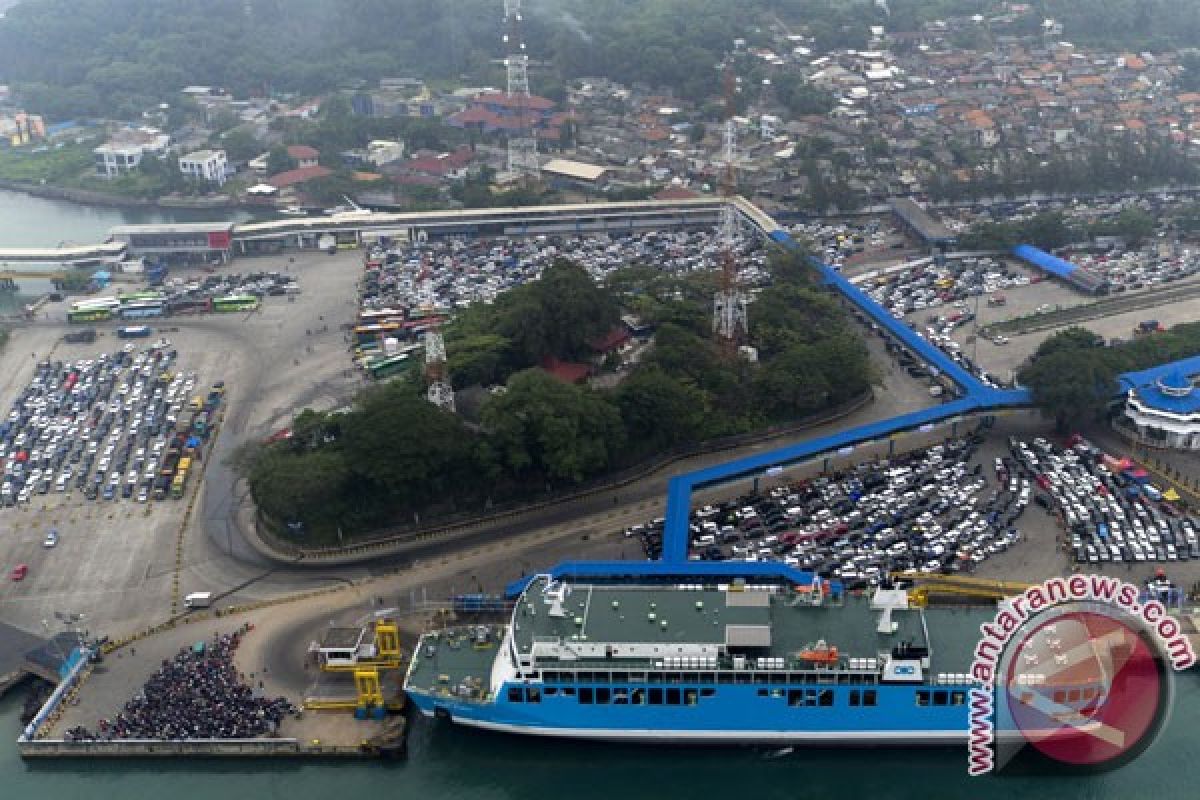 Arus lalu lintas Pelabuhan Merak kembali lancar