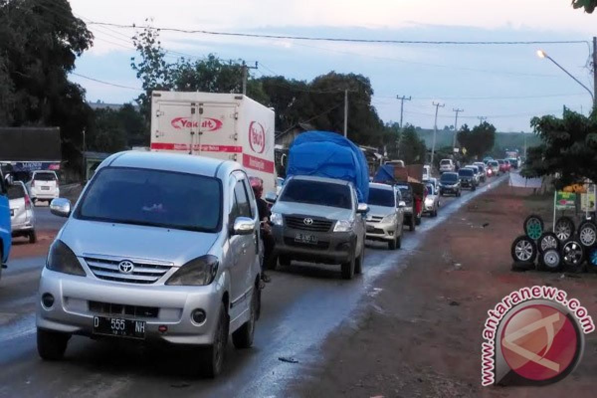  Jalintim Lampung Padat Kendaraan Pemudik 