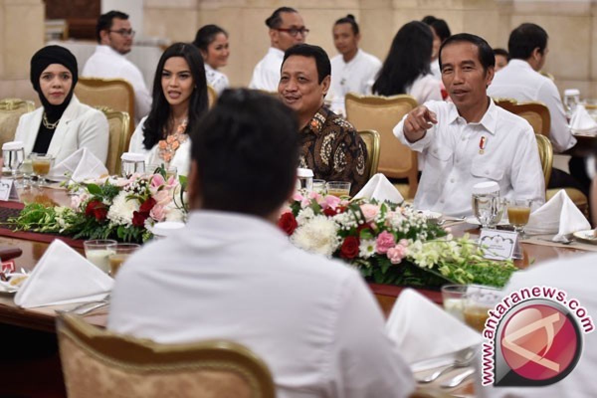 Presiden Jokowi Bahas Konten Bersama Pegiat Medsos