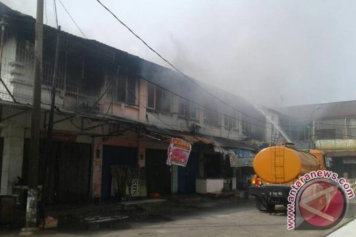 Lima Ruko Di Bekasi Ludes Terbakar