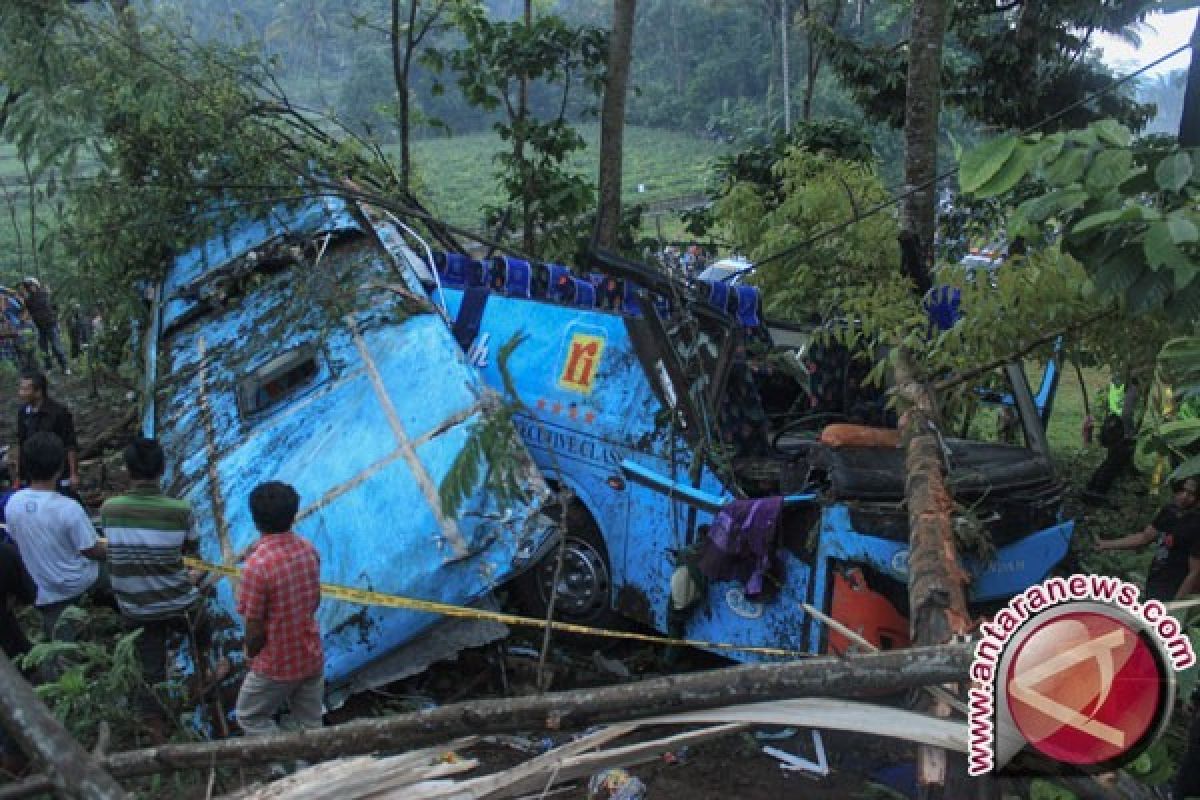 Menhub tugaskan KNKT meneliti kecelakaan bus Rosalia Indah