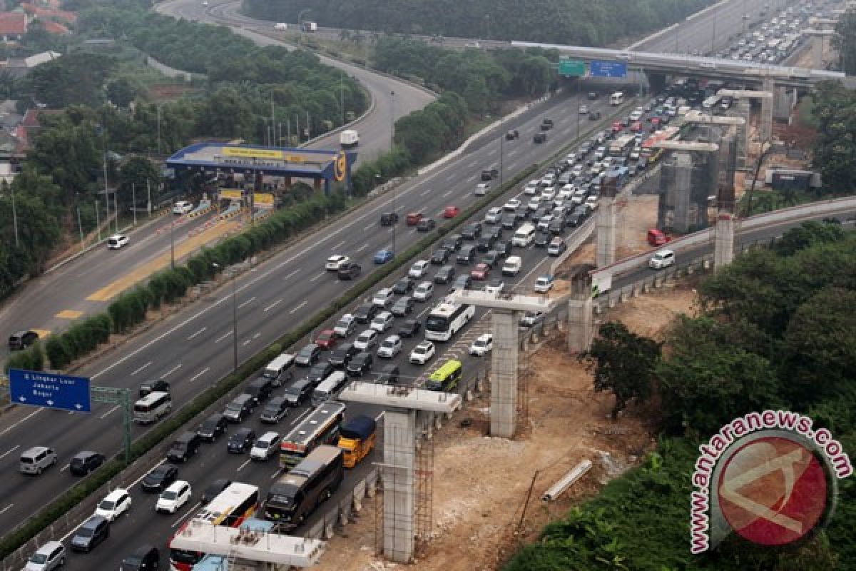 Pemudik diminta waspadai kepadatan di "rest area" Cikampek-Jakarta