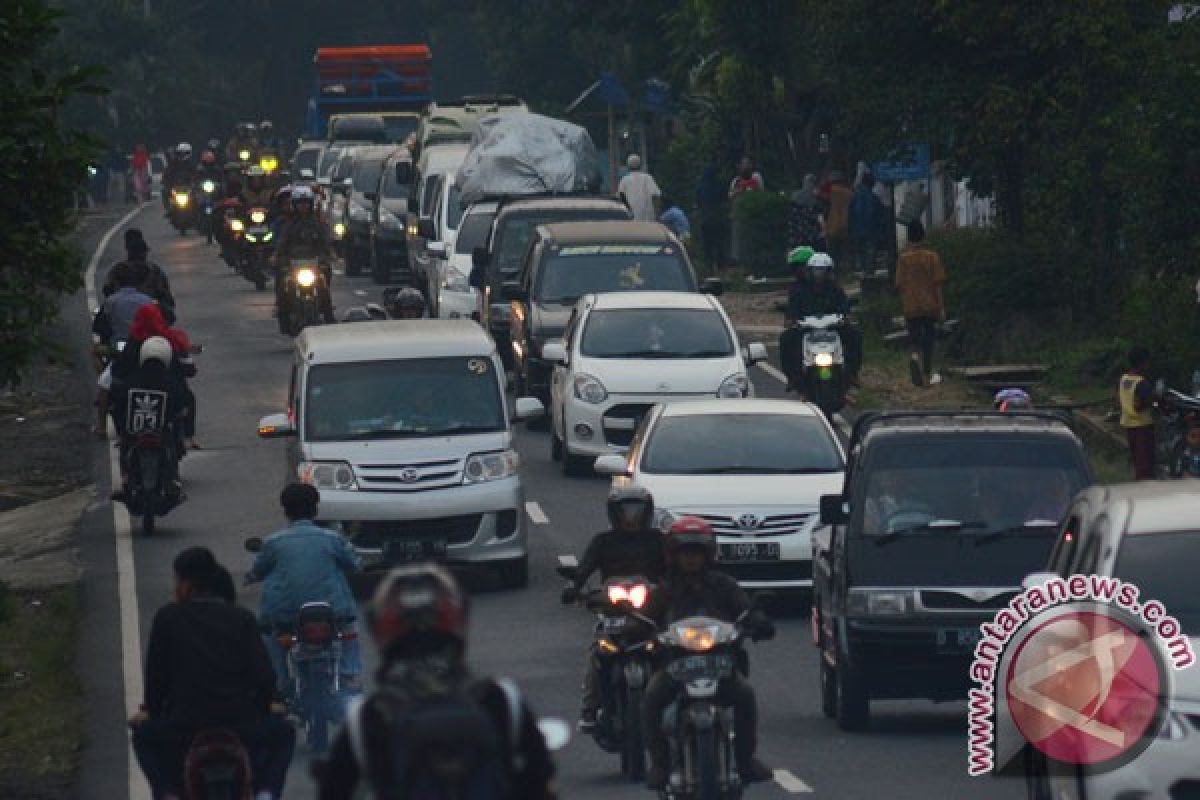 Kendaraan tujuan Tasikmalaya, dialihkan ke Garut kota