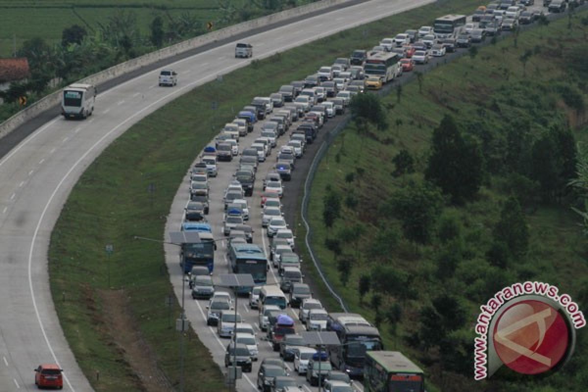 Arus kendaraan Gerbang Tol Palimanan berkurang 29 persen