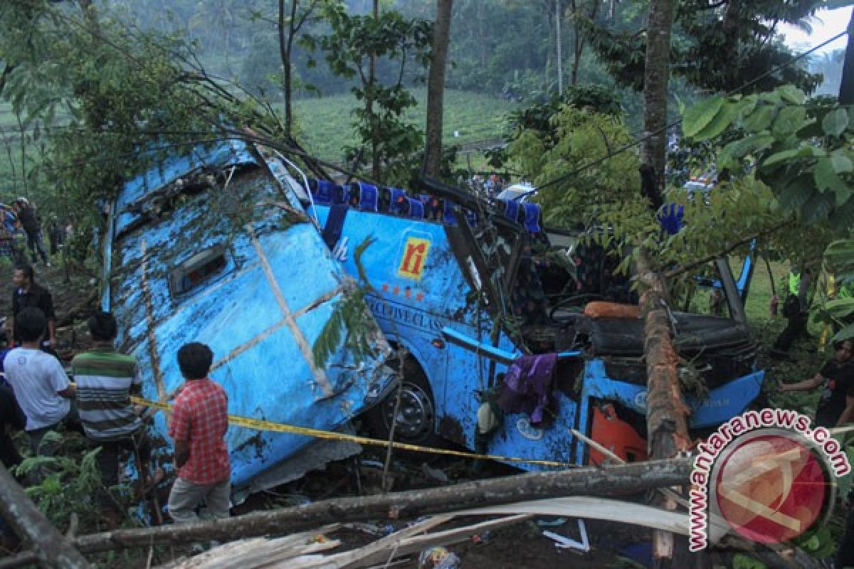 Bus masuk jurang di Purbalingga, empat tewas