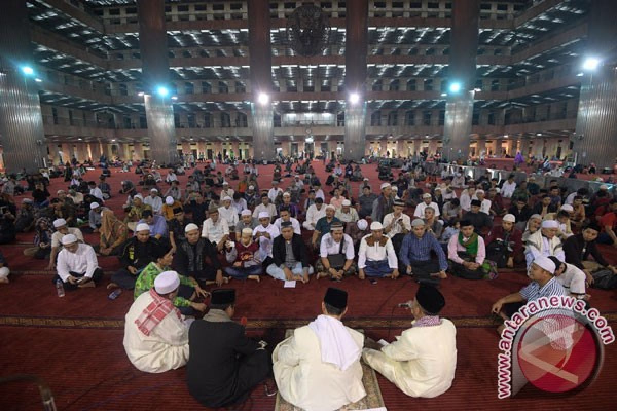 Ratusan jamaah takbiran di Istiqlal