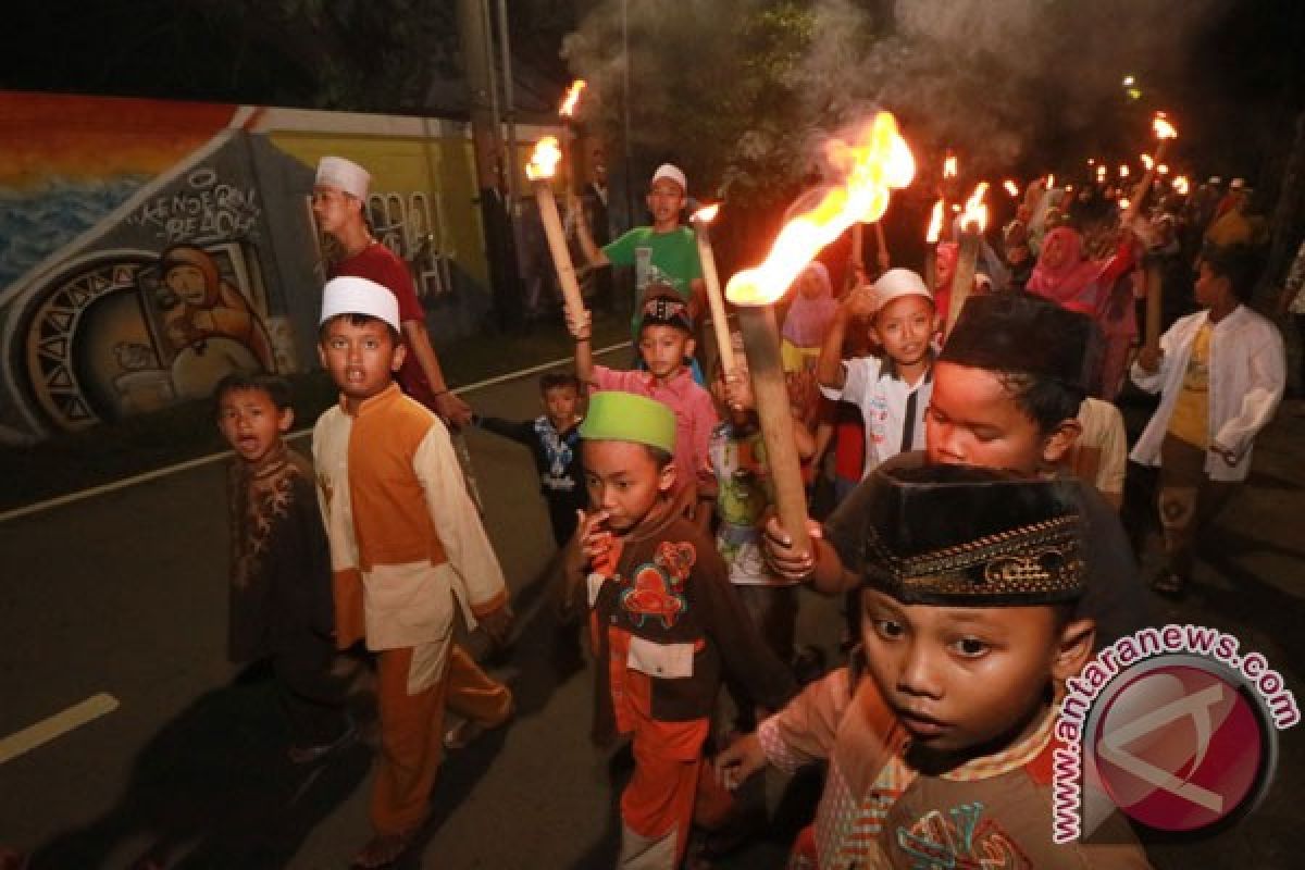 Pawai obor semarakkan malam takbiran di Deliserdang