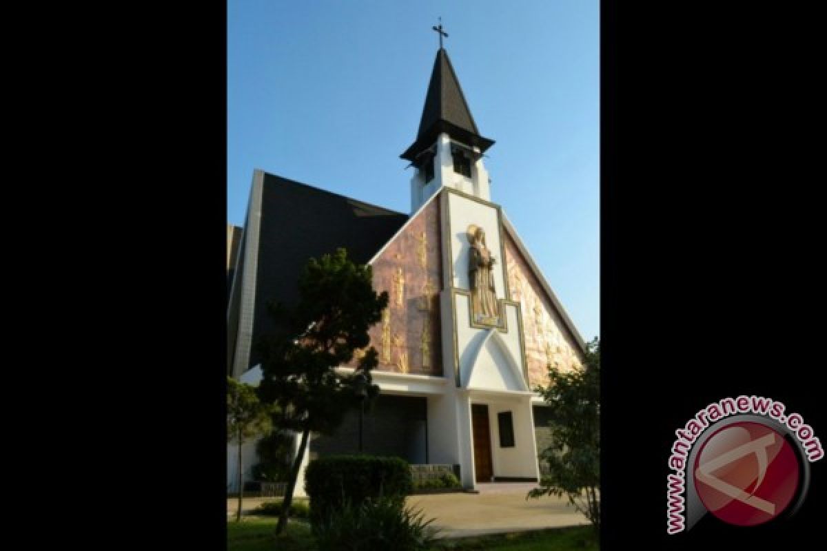 Gereja Katolik TMII Ubah Jadwal Misa Saat Lebaran